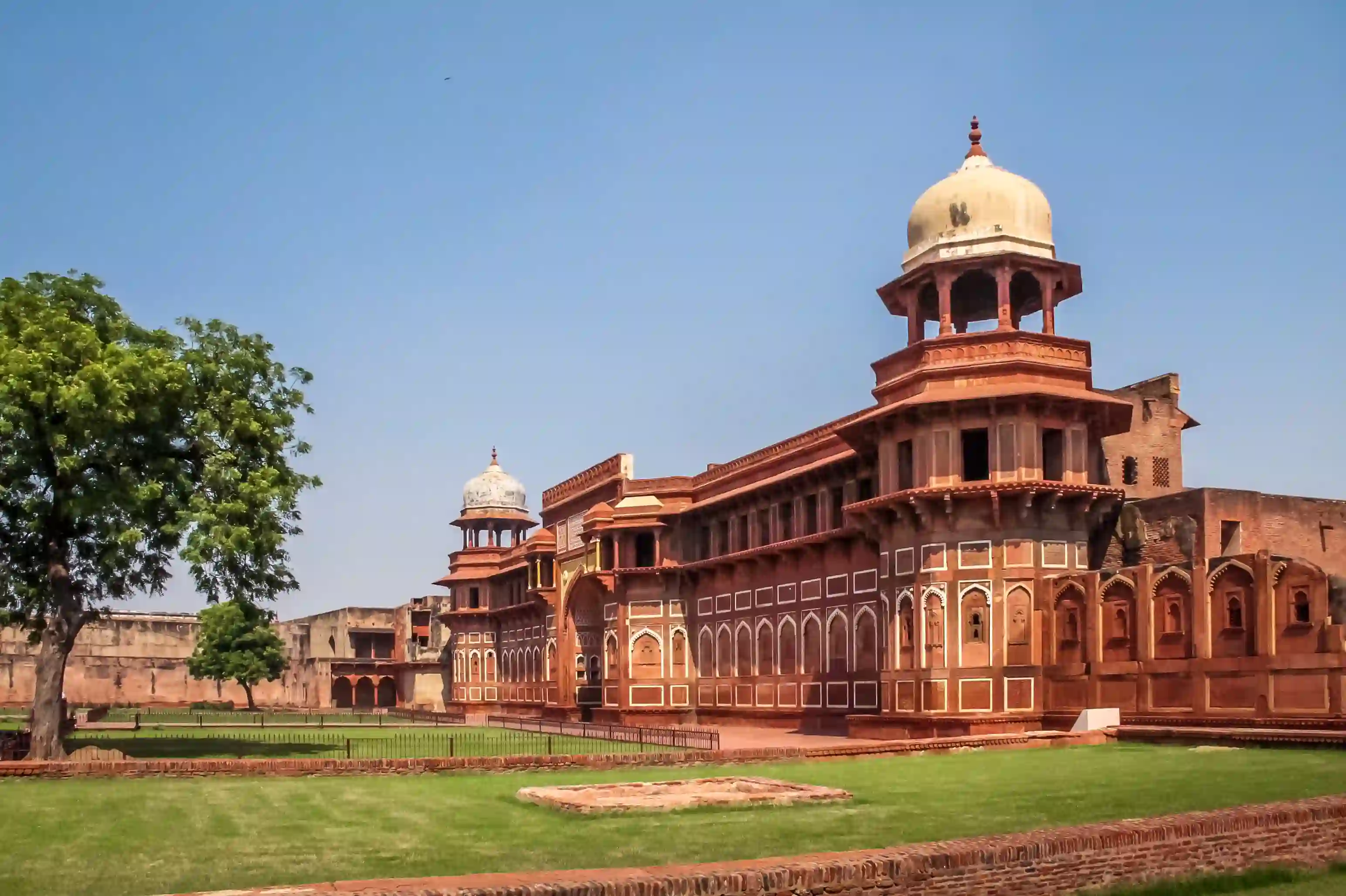 Taj Mahal tour by Train