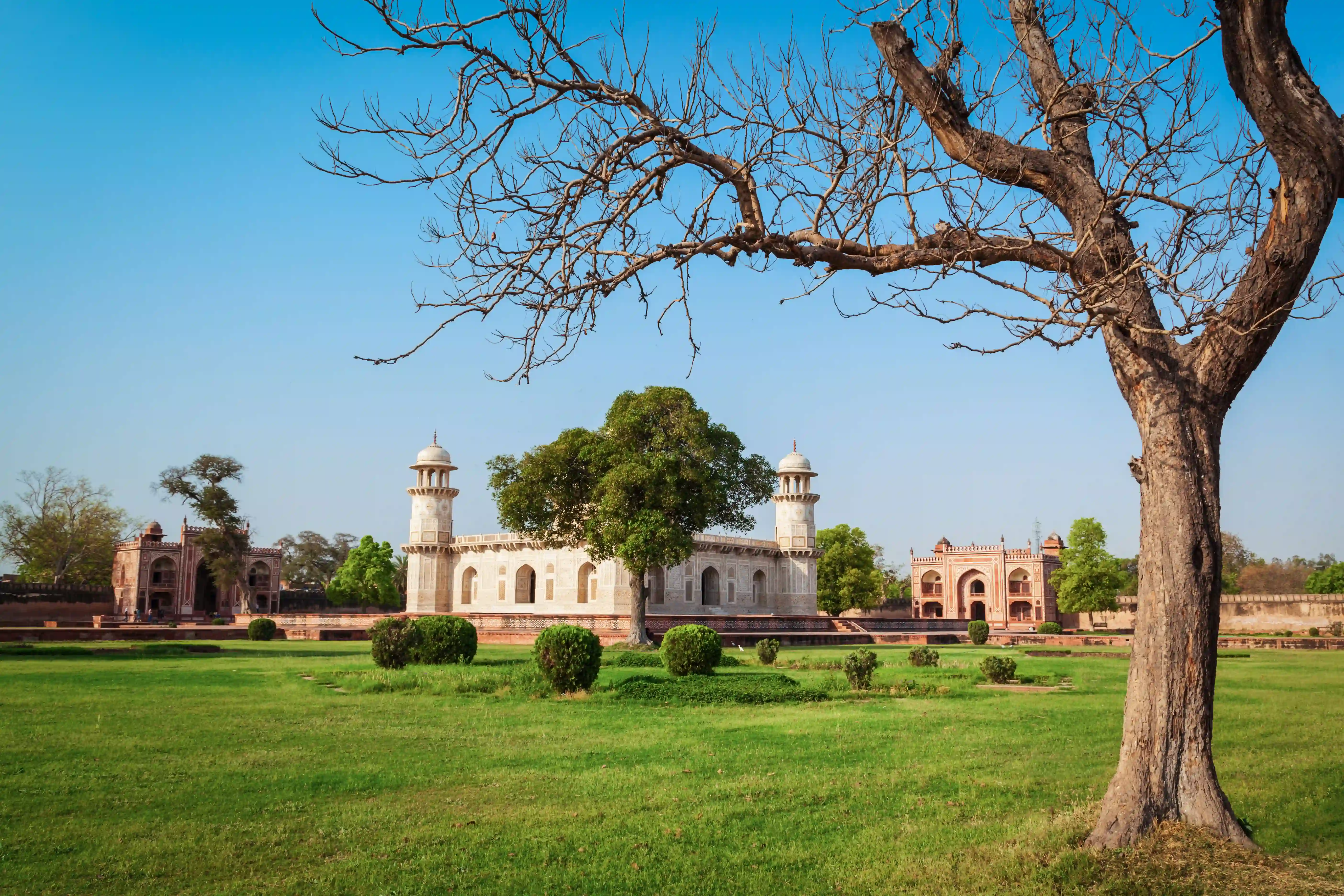 Taj Mahal tour by Train