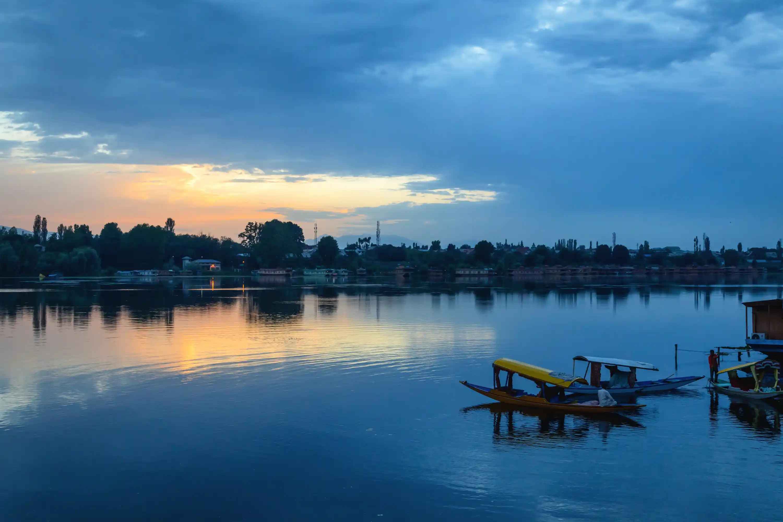 Experience the magical beauty of Kashmir Tour 5-Days