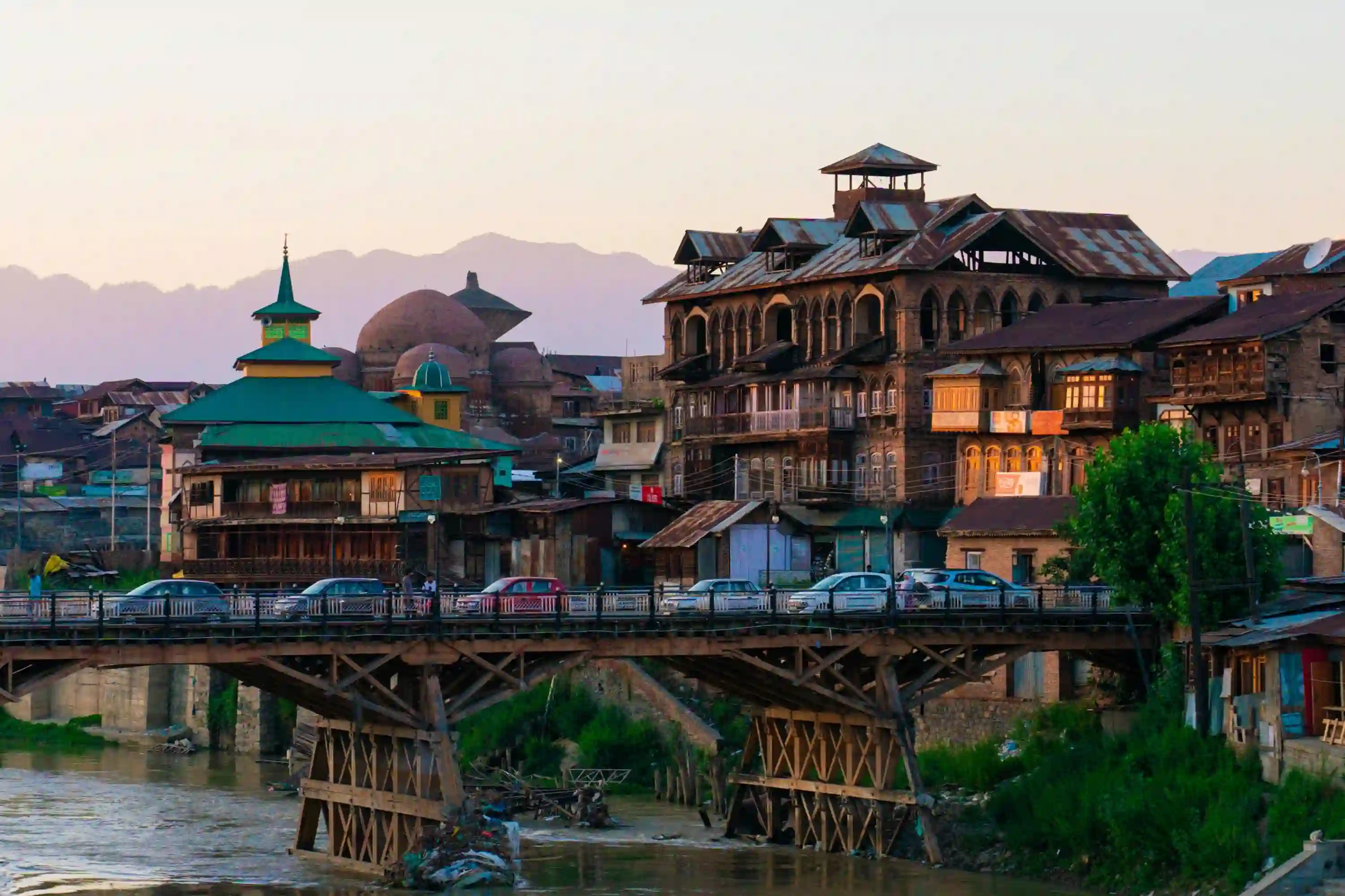 Experience the beauty of Kashmir in just 4 days