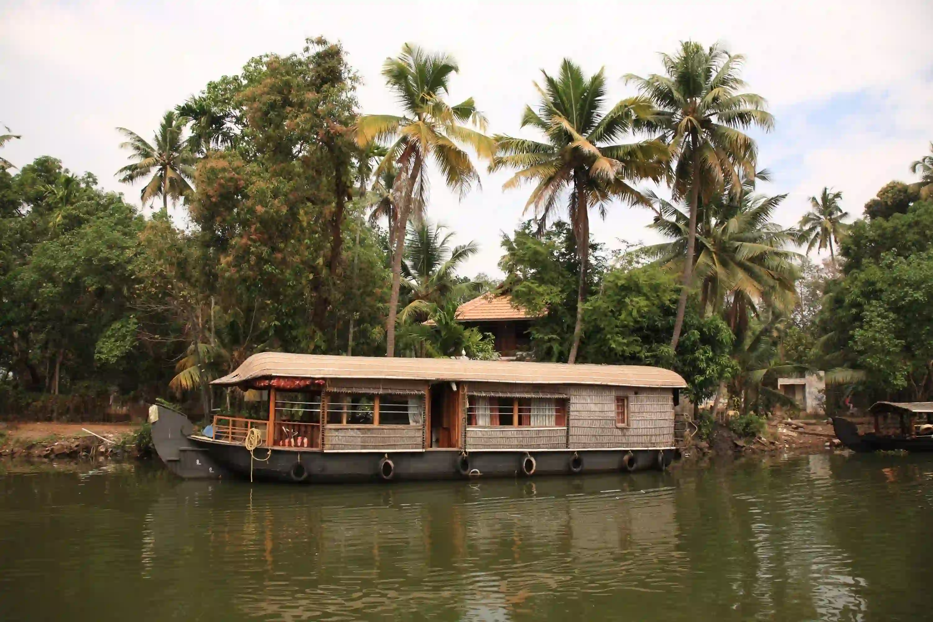 Experience the diverse beauty of Kerala 7-days
